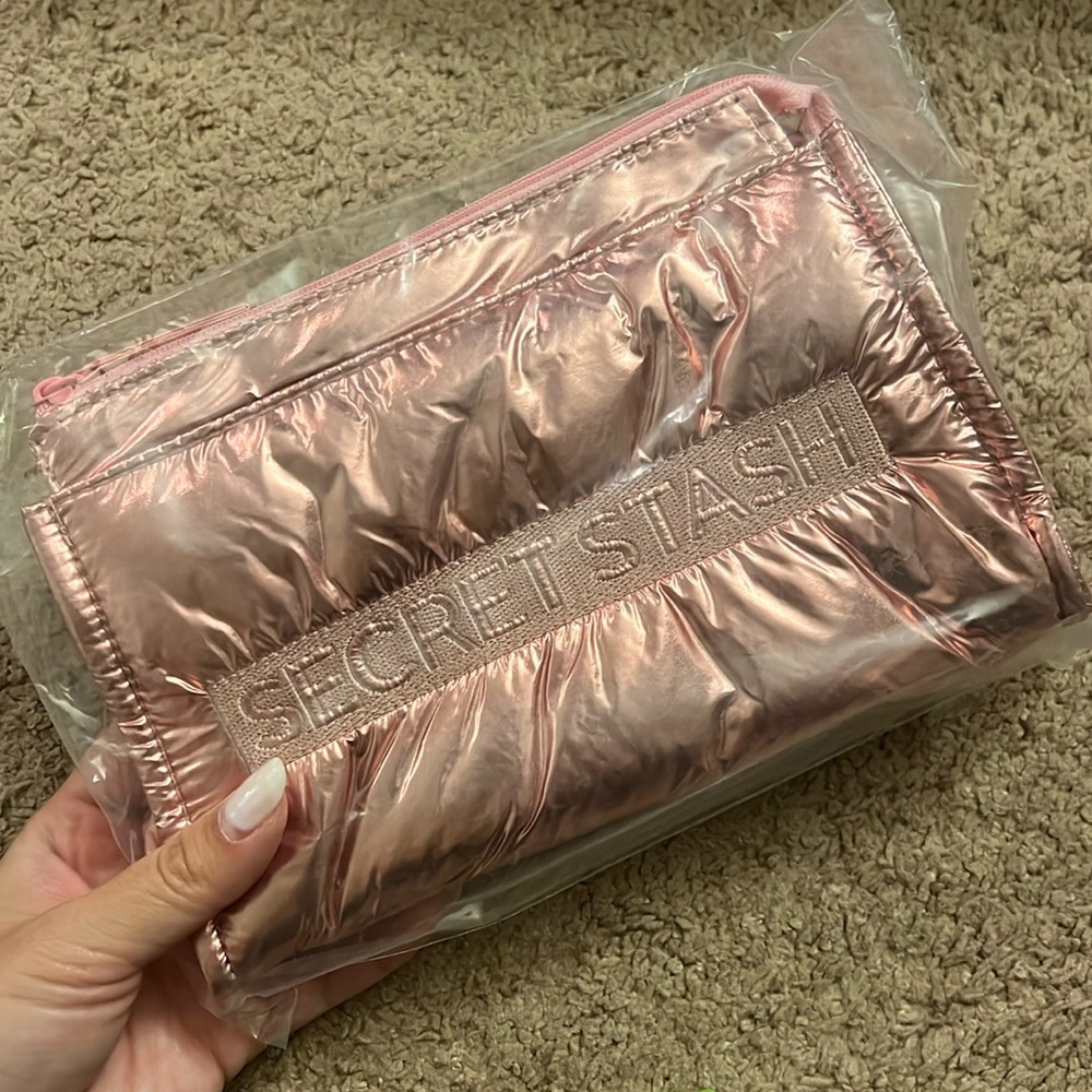 BENEFIT SECRET STASH POUCH / MAKEUP / COSMETIC BAG